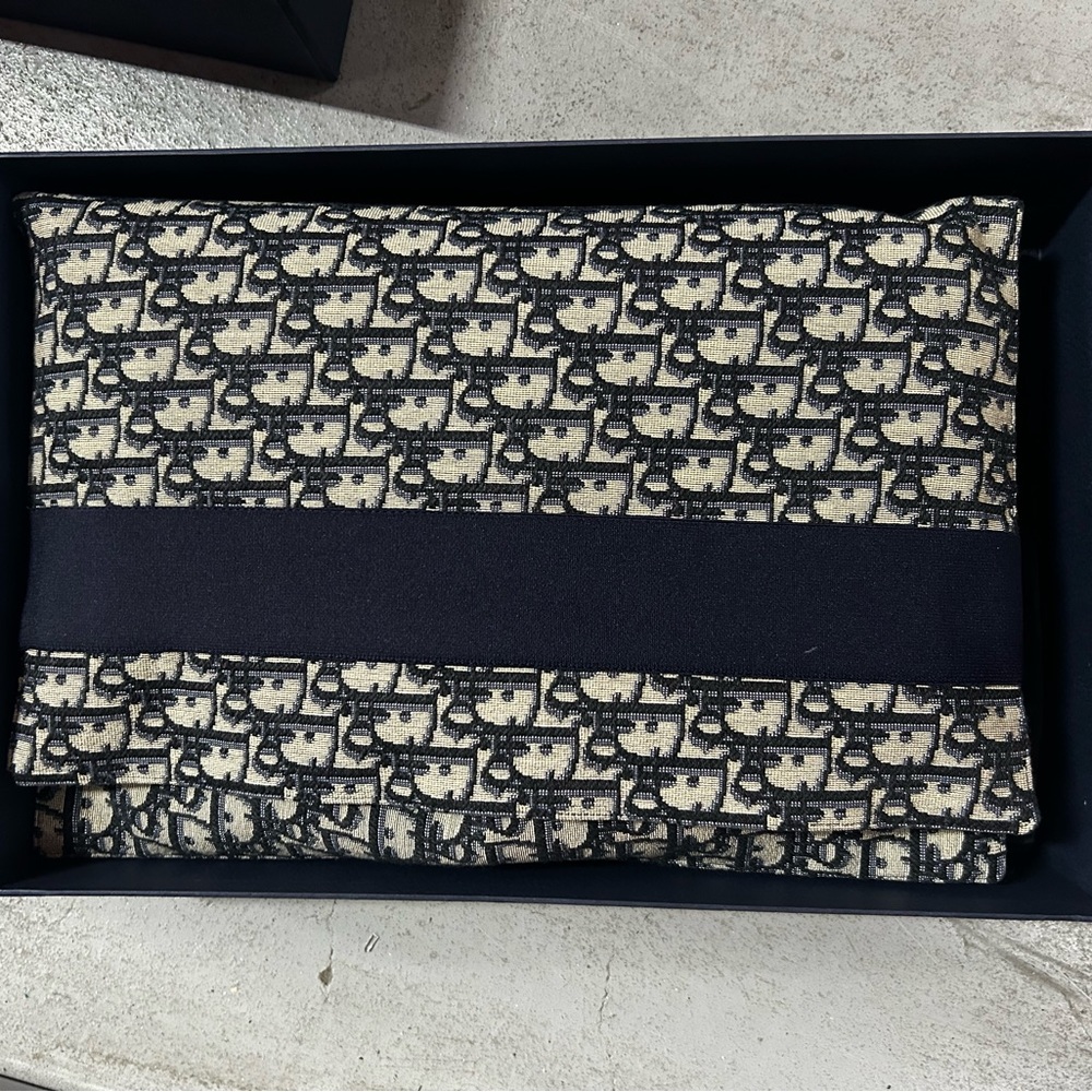 Christin Dior home wear kit. brand new very rare also comes with small tote bag - Picture 3 of 7